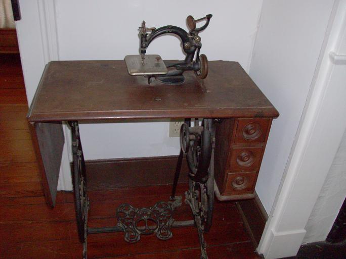 Early – Mid 1800's Sewing Machine