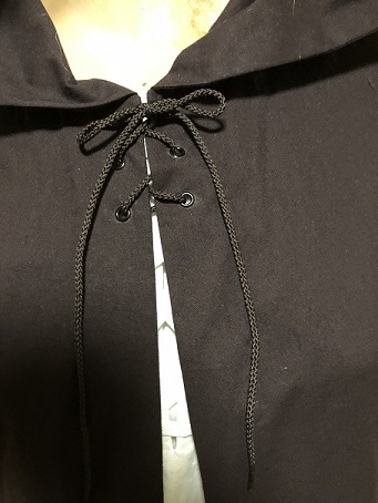 Robe closing at neck